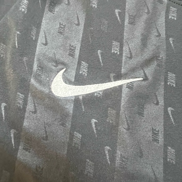 Mens Nike Dri-Fit Shirt - Picture 3 of 6